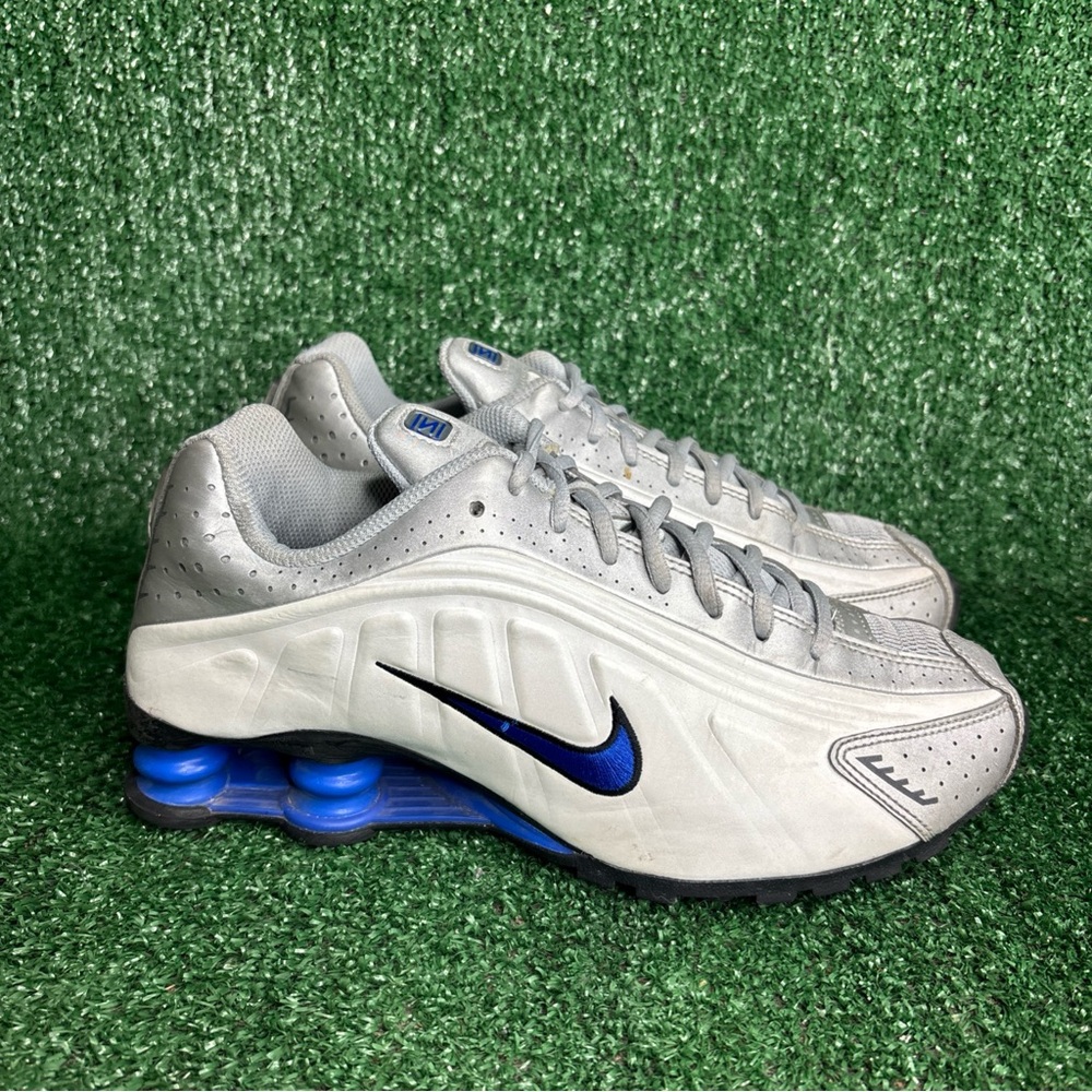 Nike Shox R4 Women's Size 8.5 (7Y) White Blue Metallic shoes CW2626-100